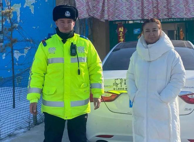 交警暖心援手助力车主换轮胎解难题(图3)