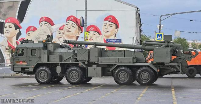 Ag真人国际：浅析：俄罗斯两款轮式自行榴弹炮同时亮相2S432S44暴露深层隐忧(图1)