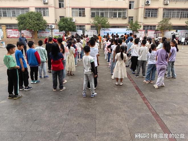城郊中心小学开展“六大生存技能”安全实教活动