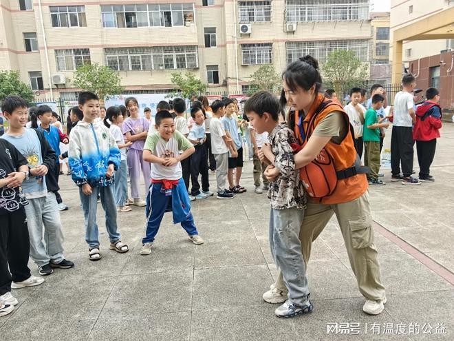 城郊中心小学开展“六大生存技能”安全实教活动(图3)
