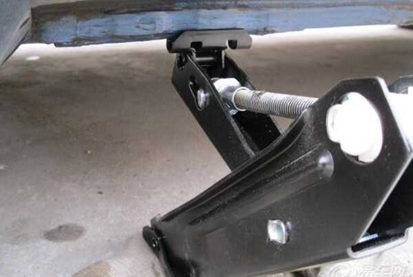 Ag真人国际：小车千斤顶多少钱一个