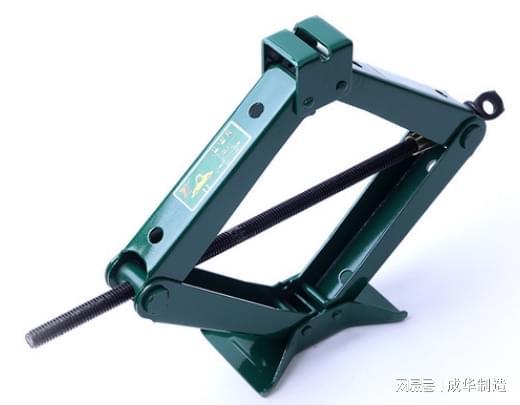 千斤顶该顶在车子底盘的什么位置(图2)