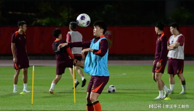 董路：日本球员都往欧洲跑我们是躺家里挣钱你尊重世界杯吗？(图5)