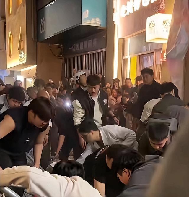 Ag真人国际：长沙网红街遇难女孩儿太可惜男朋友哭得站不起来。知情人曝更多(图3)