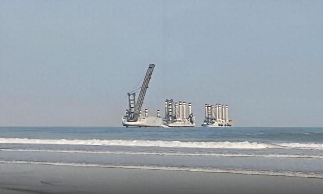 南海惊现“长腿码头”！中国水桥级神器亮相岛礁后勤直接开挂