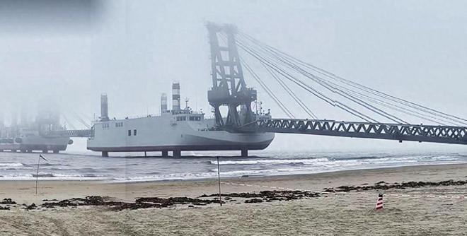 南海惊现“长腿码头”！中国水桥级神器亮相岛礁后勤直接开挂(图3)