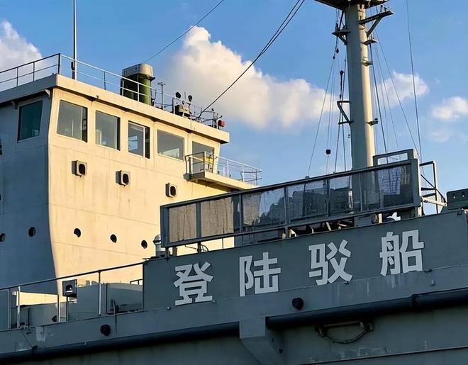 Ag真人网站：湖北省路桥集团取得钢箱拱肋节段匹配卧拼支架专利提高钢箱拱肋节段加工效率(图2)